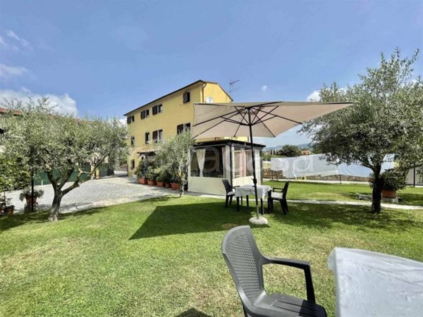 casa indipendente in vendita a Sarzana