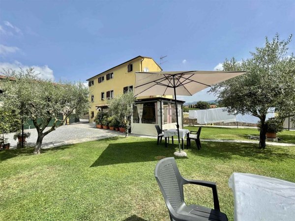 casa indipendente in vendita a Sarzana
