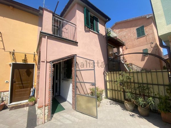 casa semindipendente in vendita a Sarzana
