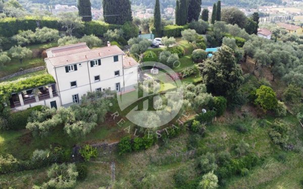 casa indipendente in vendita a Sarzana