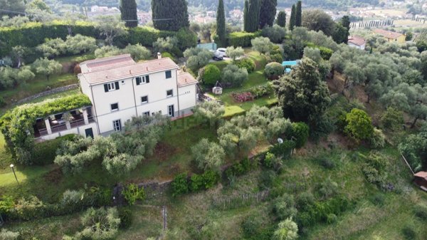 casa indipendente in vendita a Sarzana