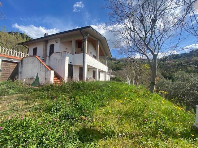 casa indipendente in vendita a Sarzana in zona Falcinello