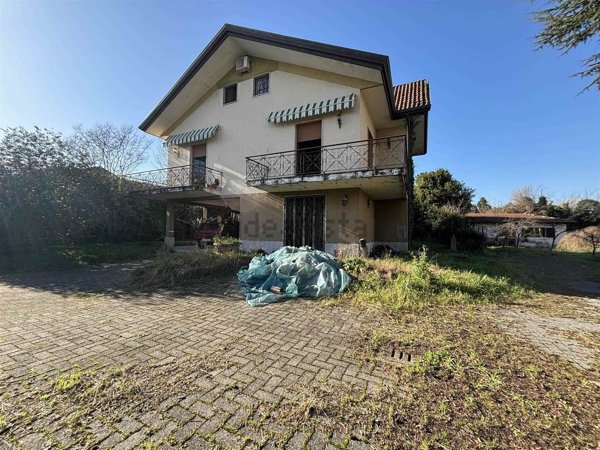 casa indipendente in vendita a Sarzana