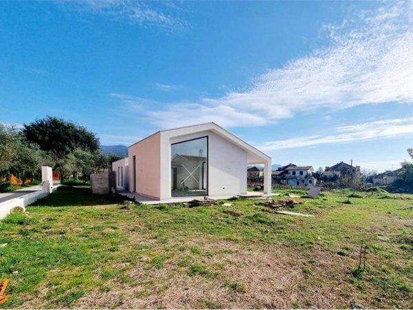 casa indipendente in vendita a Sarzana in zona San Lazzaro