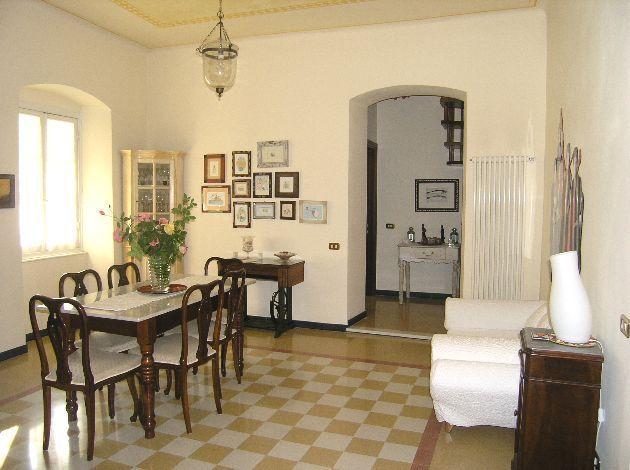 casa indipendente in vendita a Sarzana