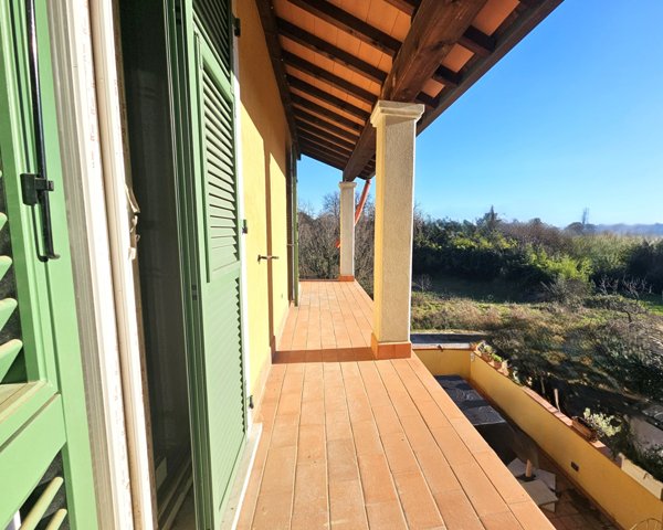 casa indipendente in vendita a Sarzana