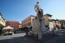 locale commerciale in vendita a Sarzana