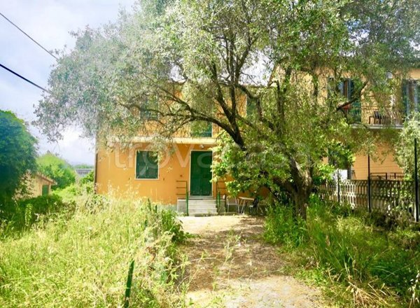 casa indipendente in vendita a Sarzana