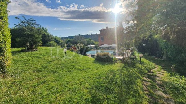 casa indipendente in vendita a Sarzana