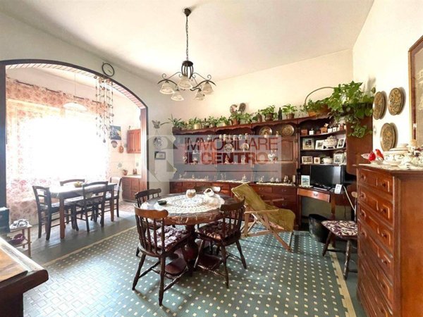 casa indipendente in vendita a Sarzana
