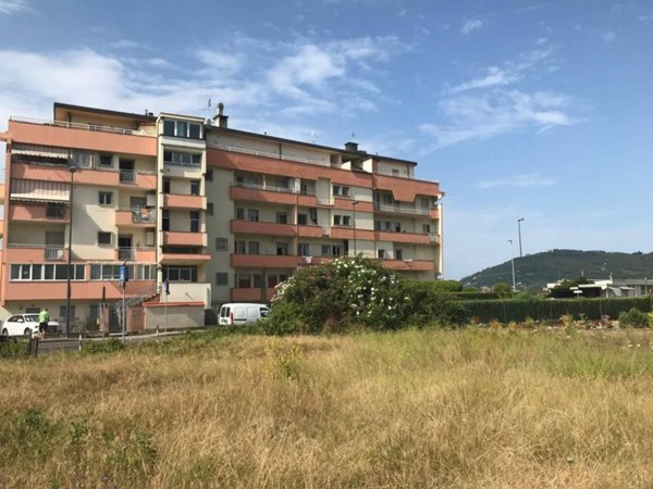 appartamento in vendita a Sarzana in zona Marinella di Sarzana