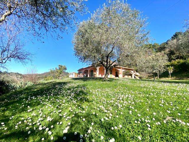 casa indipendente in vendita a Sarzana