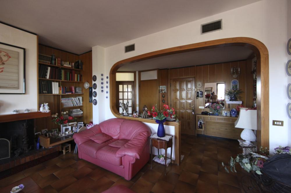 casa indipendente in vendita a Sarzana