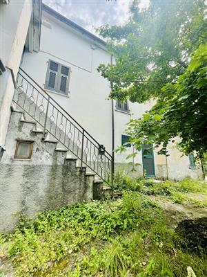 casa semindipendente in vendita a Sarzana