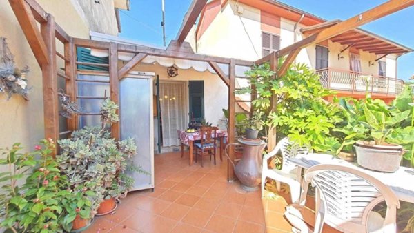 casa indipendente in vendita a Sarzana in zona San Lazzaro