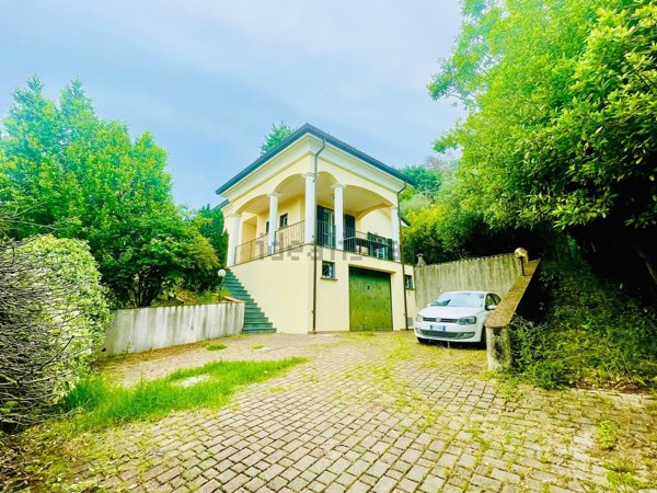 casa indipendente in vendita a Sarzana