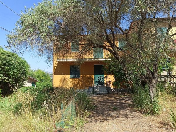casa indipendente in vendita a Sarzana