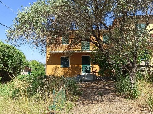 casa indipendente in vendita a Sarzana