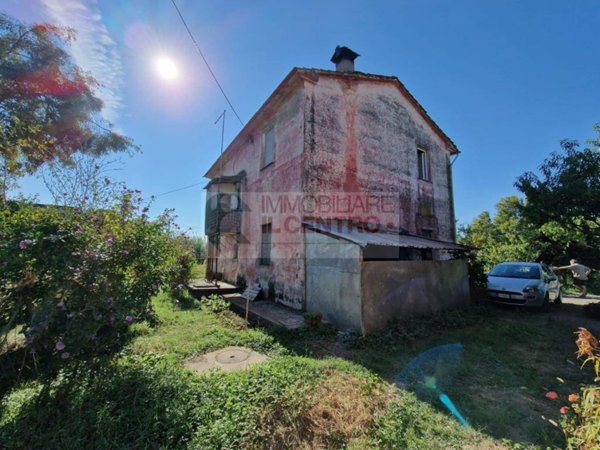 casa indipendente in vendita a Sarzana