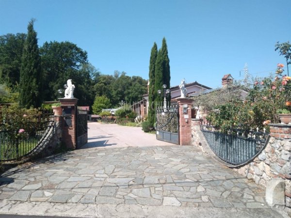 casa indipendente in vendita a Sarzana