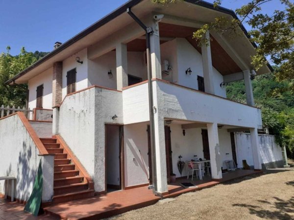 casa indipendente in vendita a Sarzana