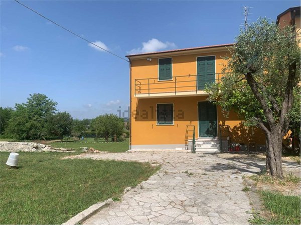casa indipendente in vendita a Sarzana