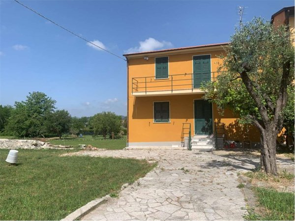 casa indipendente in vendita a Sarzana