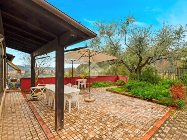 casa indipendente in vendita a Sarzana