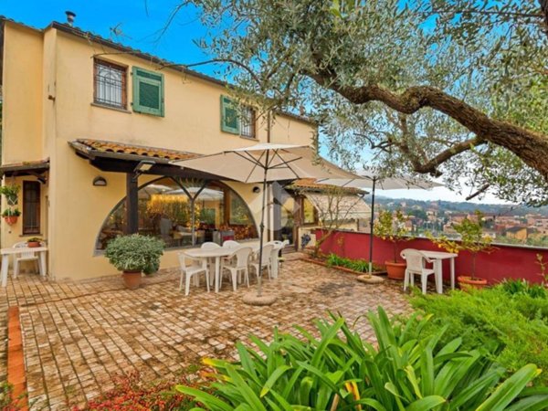 casa indipendente in vendita a Sarzana