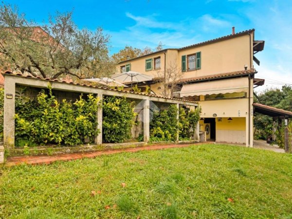 casa indipendente in vendita a Sarzana