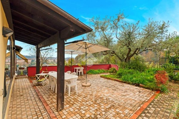 casa indipendente in vendita a Sarzana
