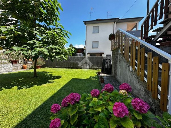 casa indipendente in vendita a Sarzana