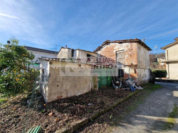 casa indipendente in vendita a Sarzana