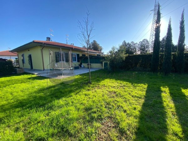 casa indipendente in vendita a Sarzana