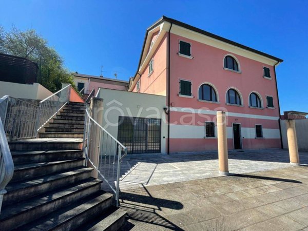 casa indipendente in vendita a Sarzana in zona Falcinello