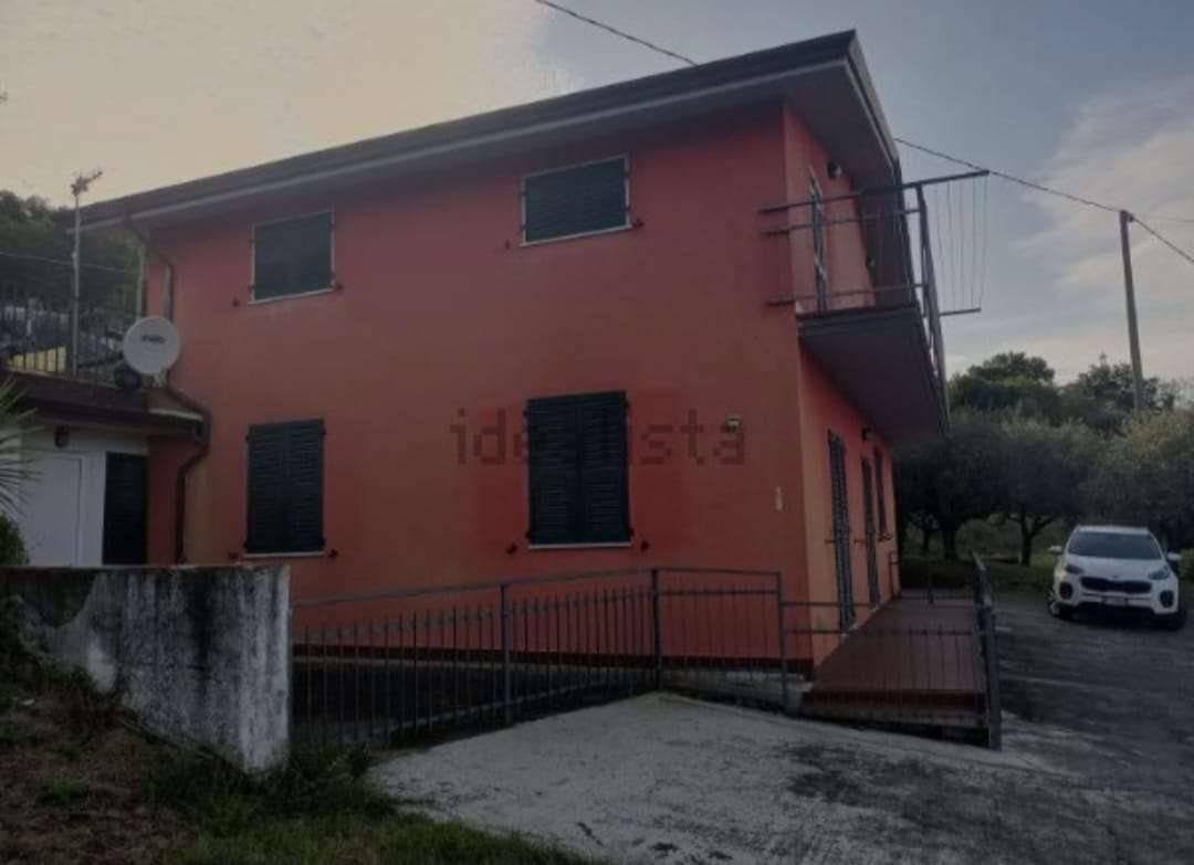 casa indipendente in vendita a Sarzana in zona Falcinello