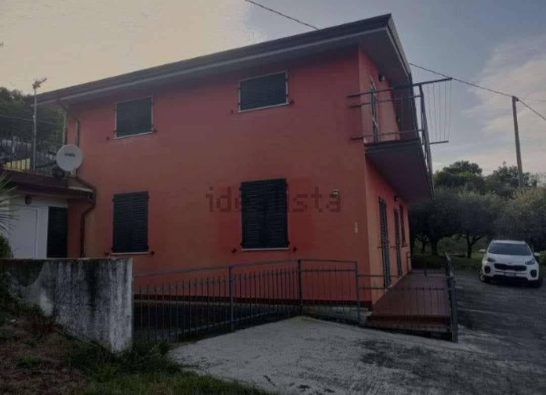 casa indipendente in vendita a Sarzana in zona Falcinello