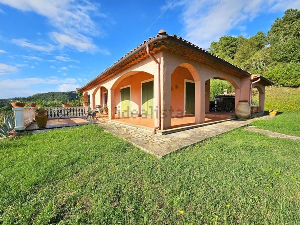 casa indipendente in vendita a Sarzana