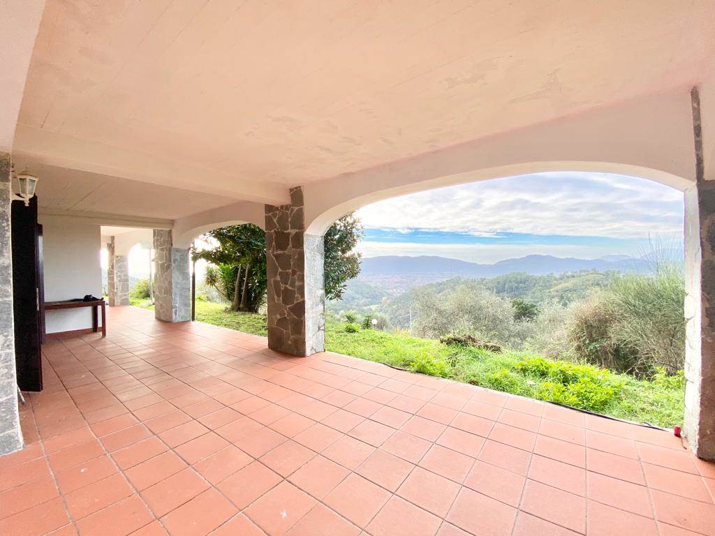 casa indipendente in vendita a Sarzana