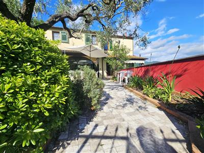 casa indipendente in vendita a Sarzana