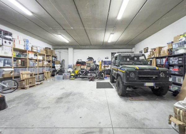 locale di sgombero in vendita a Sarzana
