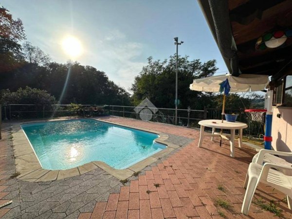 casa indipendente in vendita a Sarzana