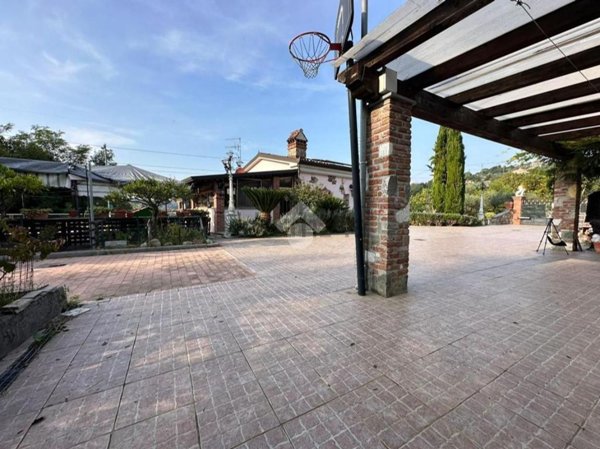 casa indipendente in vendita a Sarzana