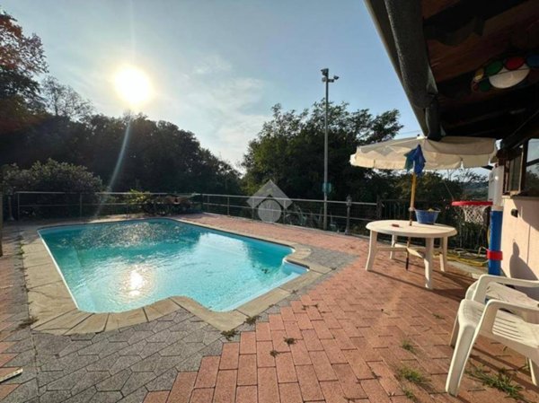 casa indipendente in vendita a Sarzana