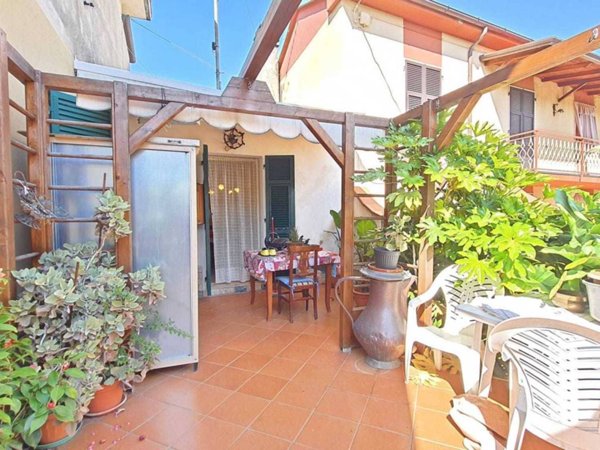 casa indipendente in vendita a Sarzana in zona San Lazzaro