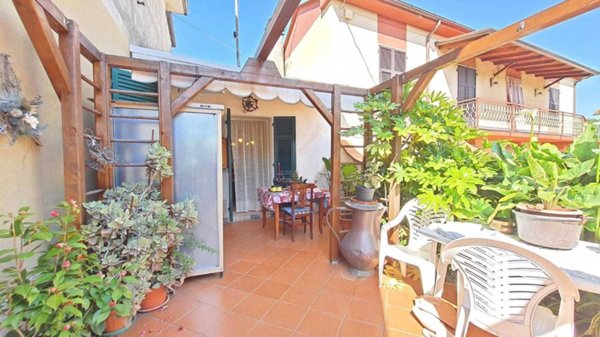casa indipendente in vendita a Sarzana in zona San Lazzaro