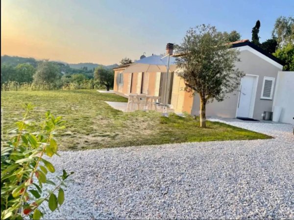 casa indipendente in vendita a Sarzana