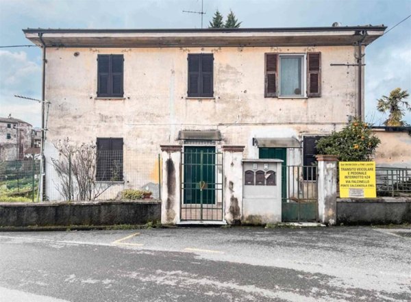 casa indipendente in vendita a Sarzana