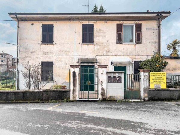 casa indipendente in vendita a Sarzana