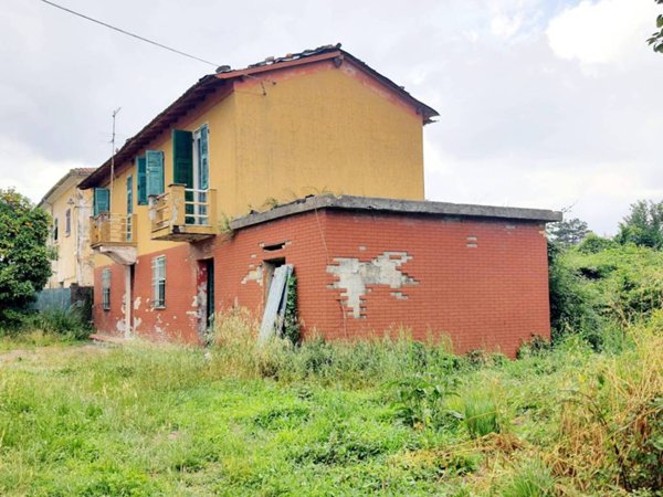 casa indipendente in vendita a Sarzana